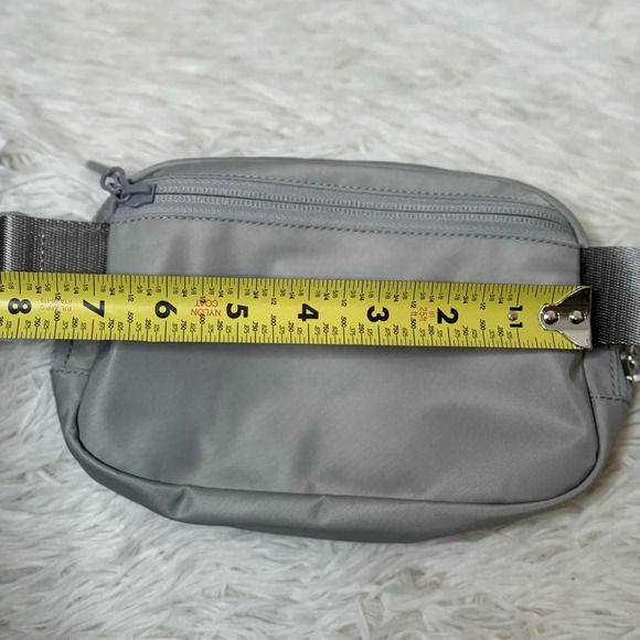 Lululemon Athletica Everywhere belt bag 1L Silver Drop - Picture 12 of 17